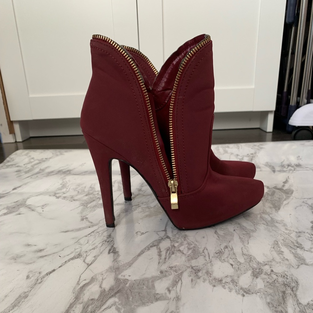 Shoedazzle burgundy booties